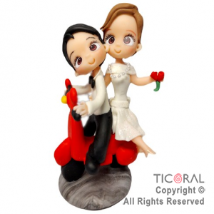 ADORNO PAREJA DE NOVIOS EN MOTO PORCELANA FRIA G x 1